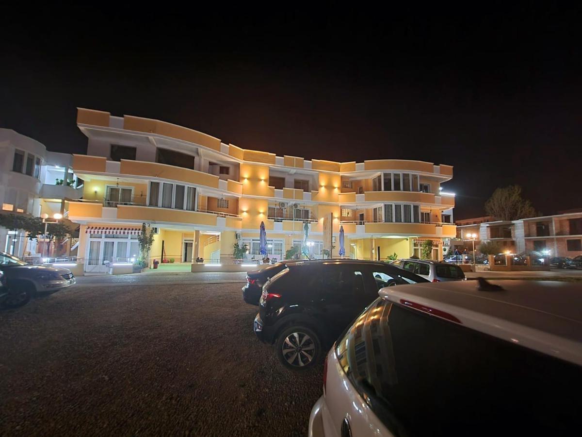 Grandino Rooms & Apartments Улцин Екстериор снимка