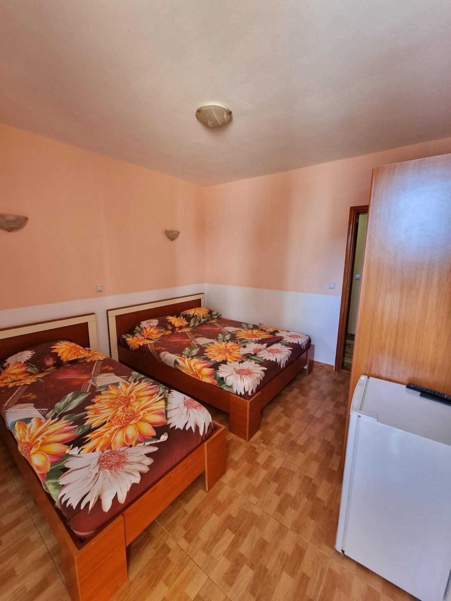 Grandino Rooms & Apartments Улцин Стая снимка